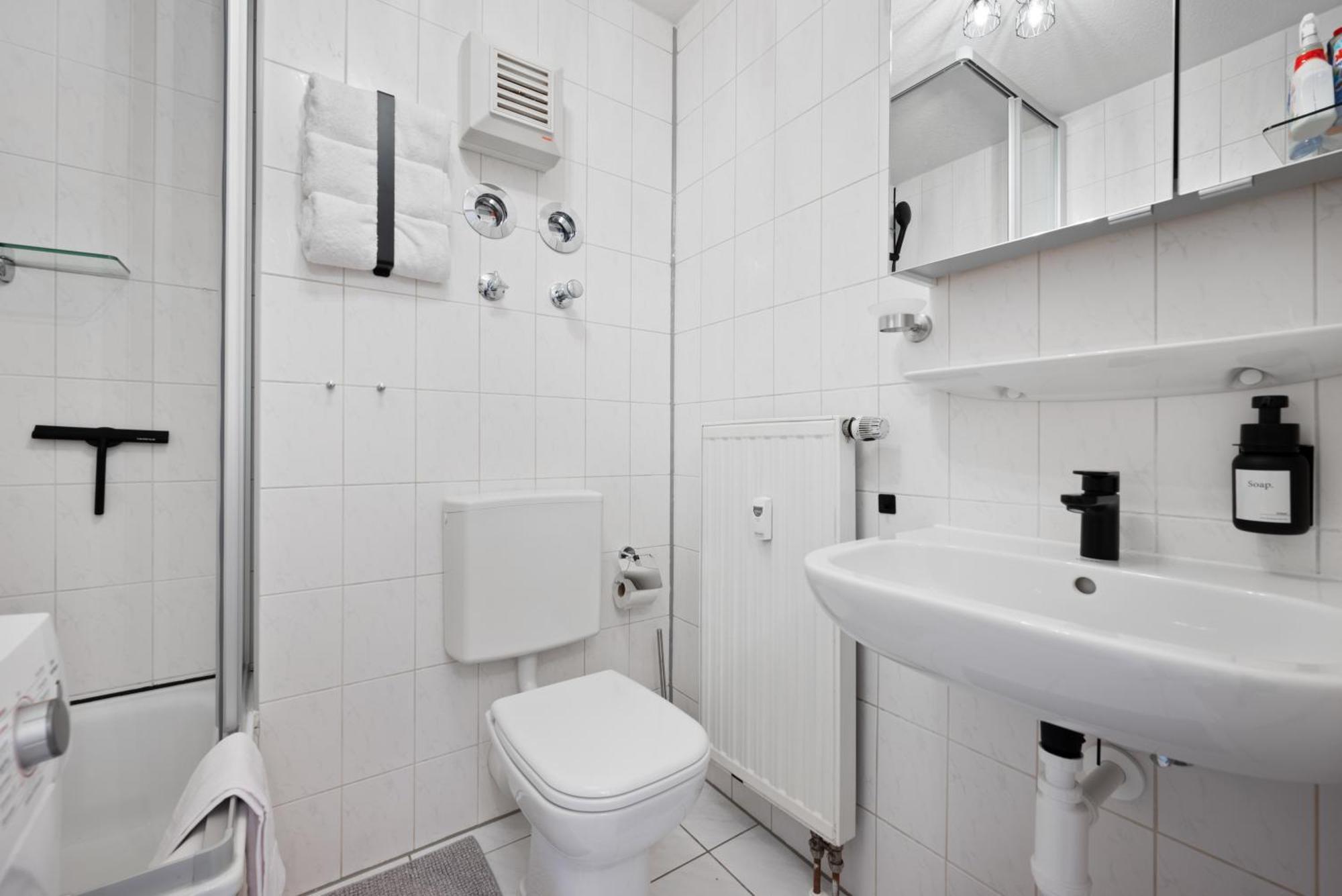 Malu Rooms - Im Stadtzentrum, Smarttv, Netflix, 24H Checkin Ludwigsburg Esterno foto